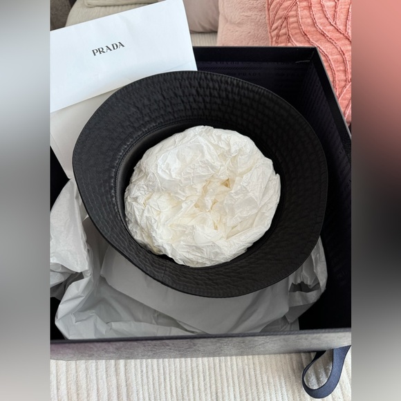 Prada technical nylon linea rossa bucket hat - Picture 4 of 9